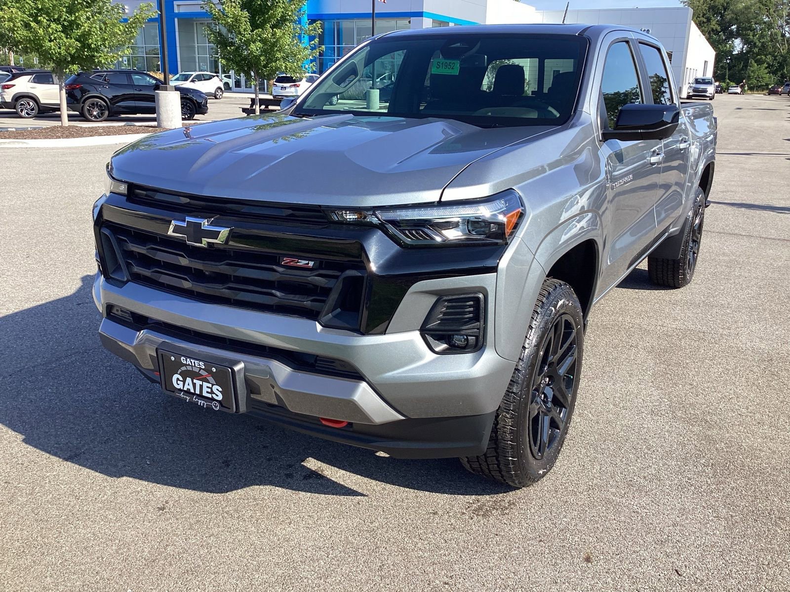 2025 Chevrolet Colorado Z71 photo 2