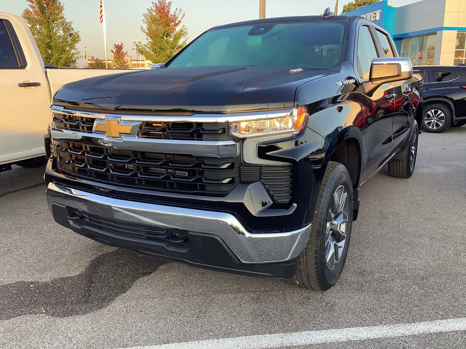 2026 Chevrolet Silverado 1500 LT photo 2