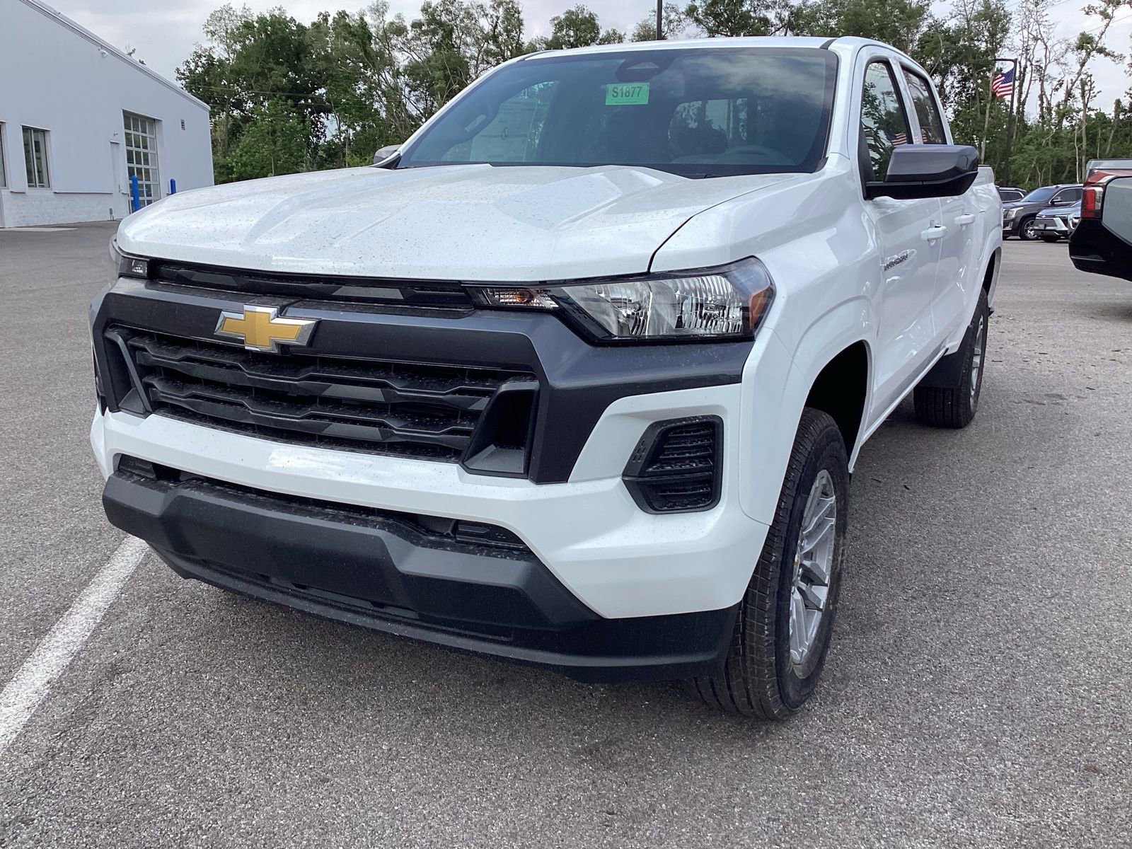 2025 Chevrolet Colorado Work Truck LT photo 2