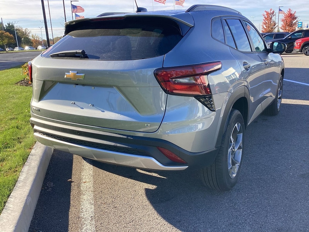 New 2025 Chevrolet Trax LT SUV