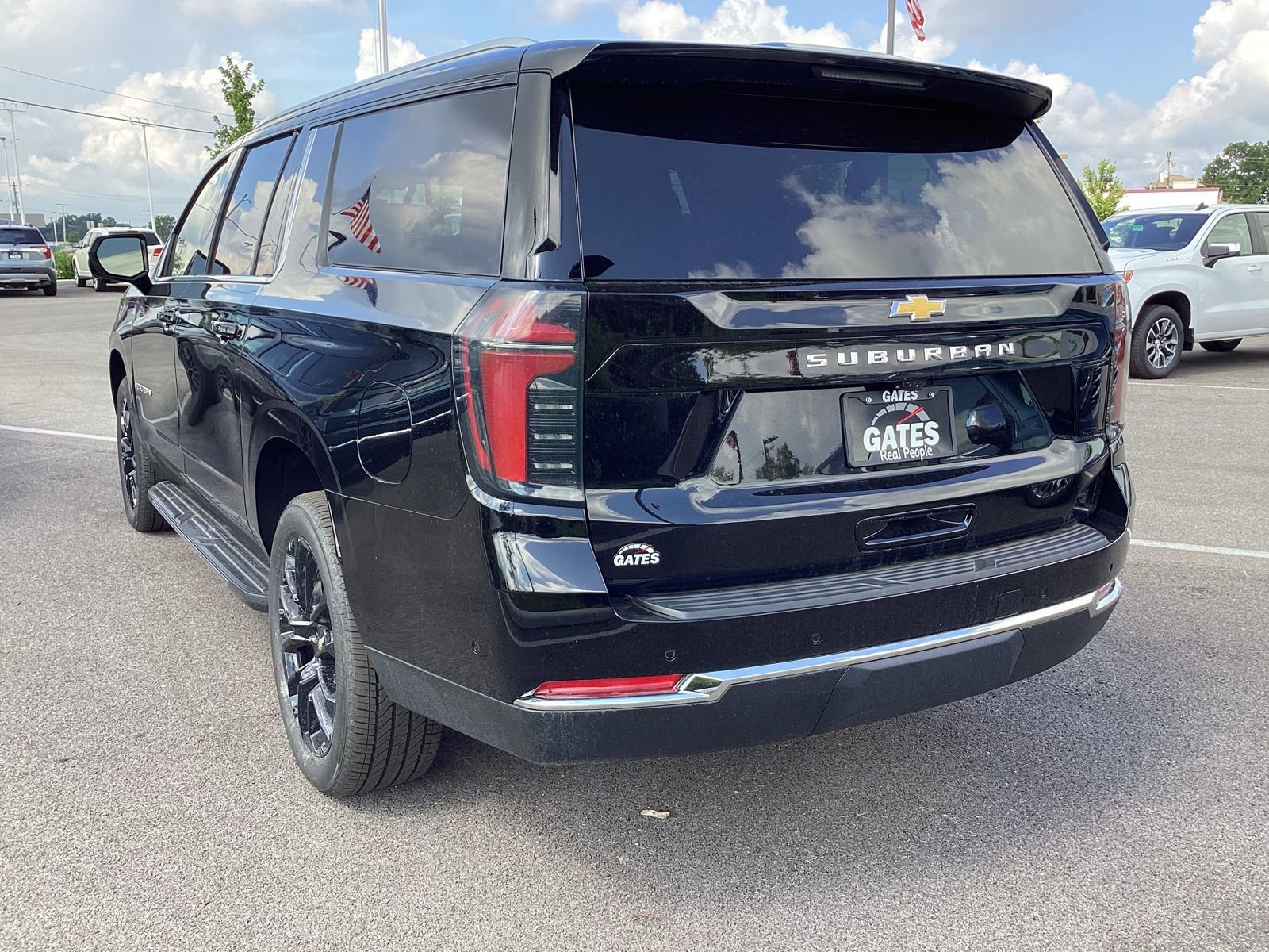 2025 Chevrolet Suburban LS photo 3
