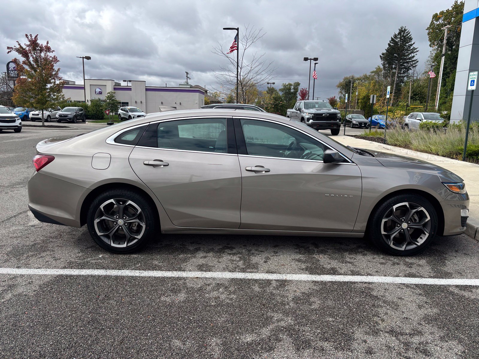 Used 2022 Chevrolet Malibu 1LT with VIN 1G1ZD5ST8NF127382 for sale in South Bend, IN