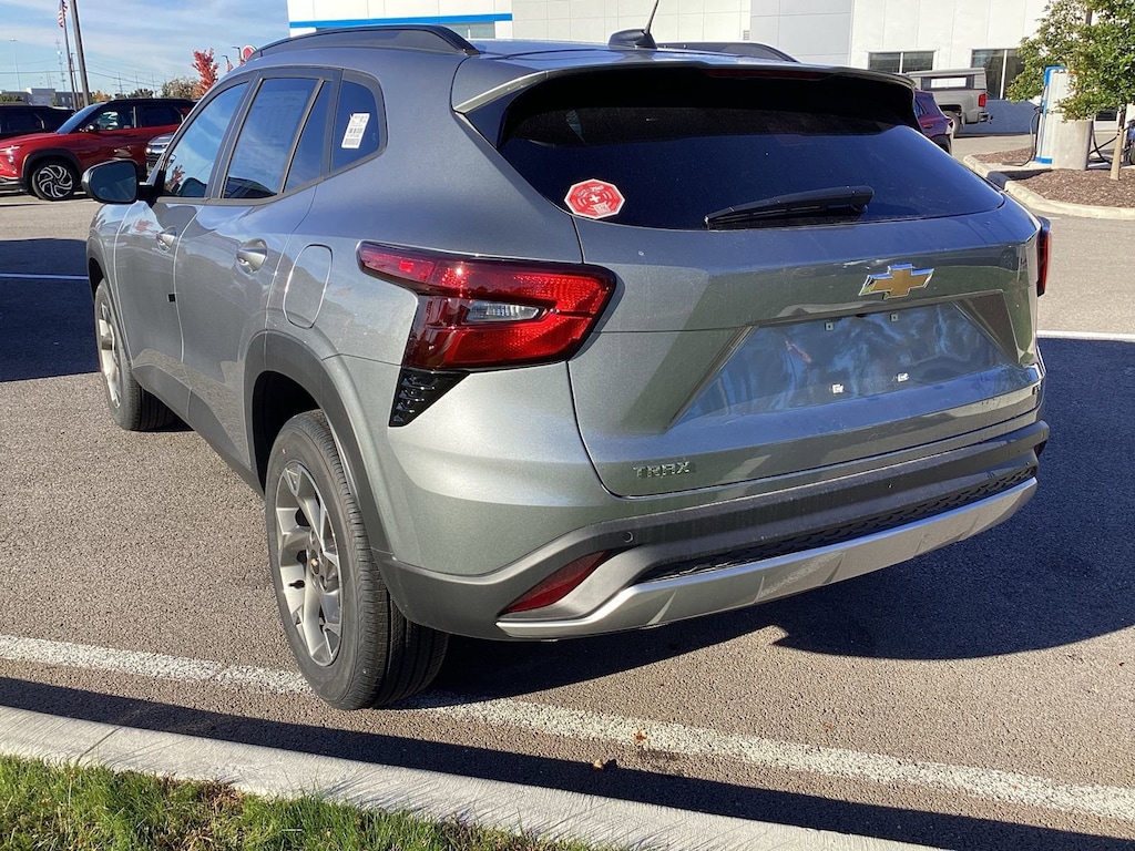 New 2025 Chevrolet Trax LT SUV
