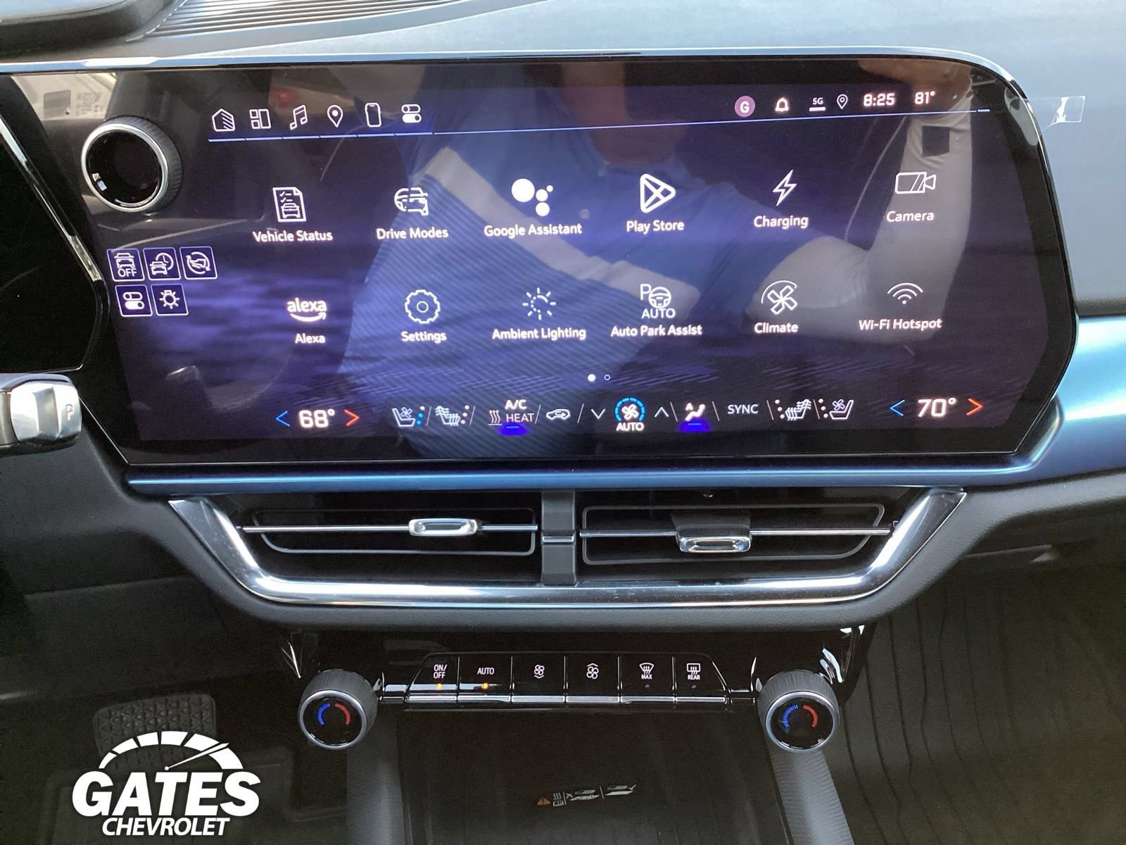 2025 Chevrolet Equinox EV 1LT - Photo 8