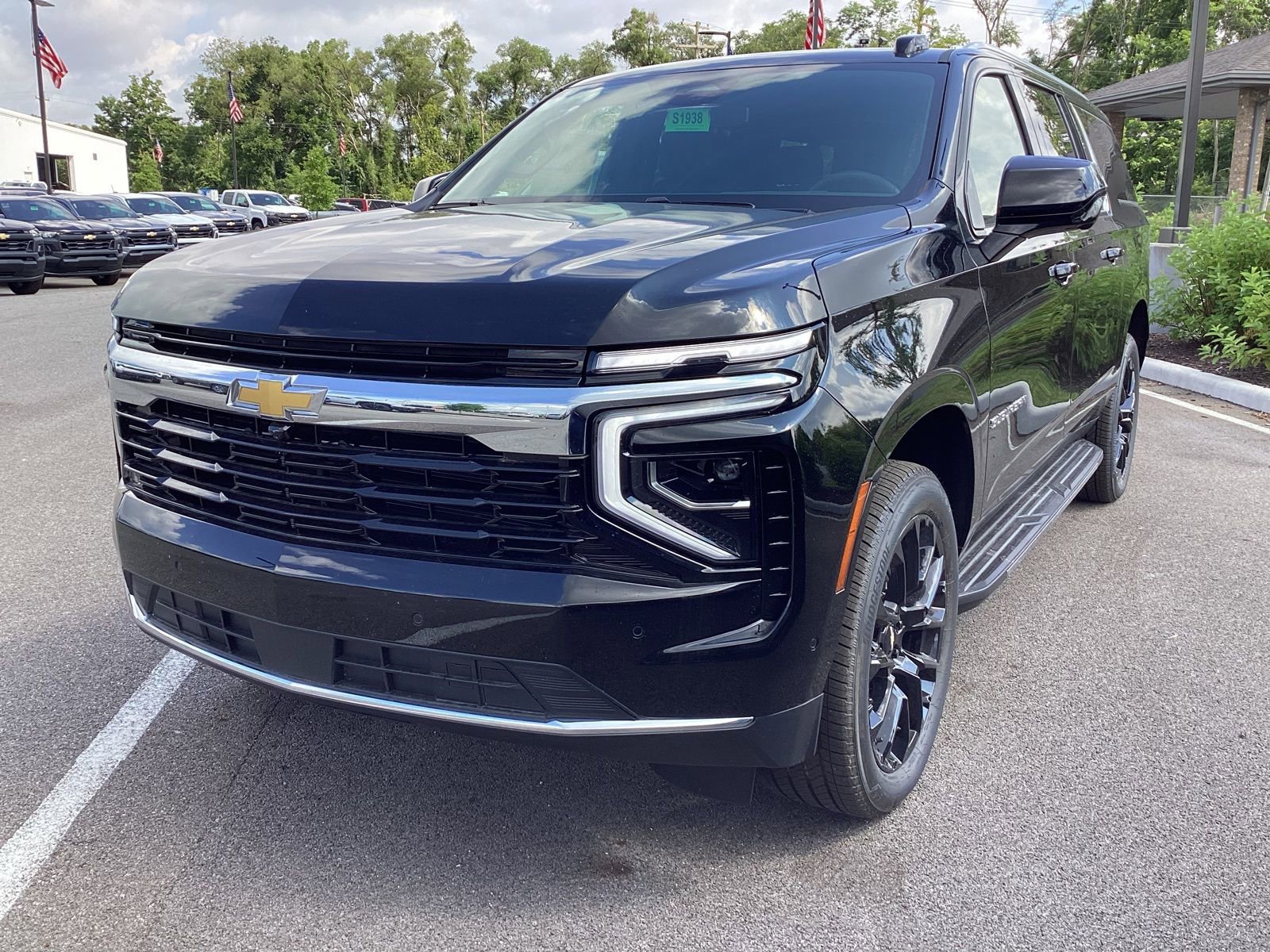 2025 Chevrolet Suburban LS photo 2