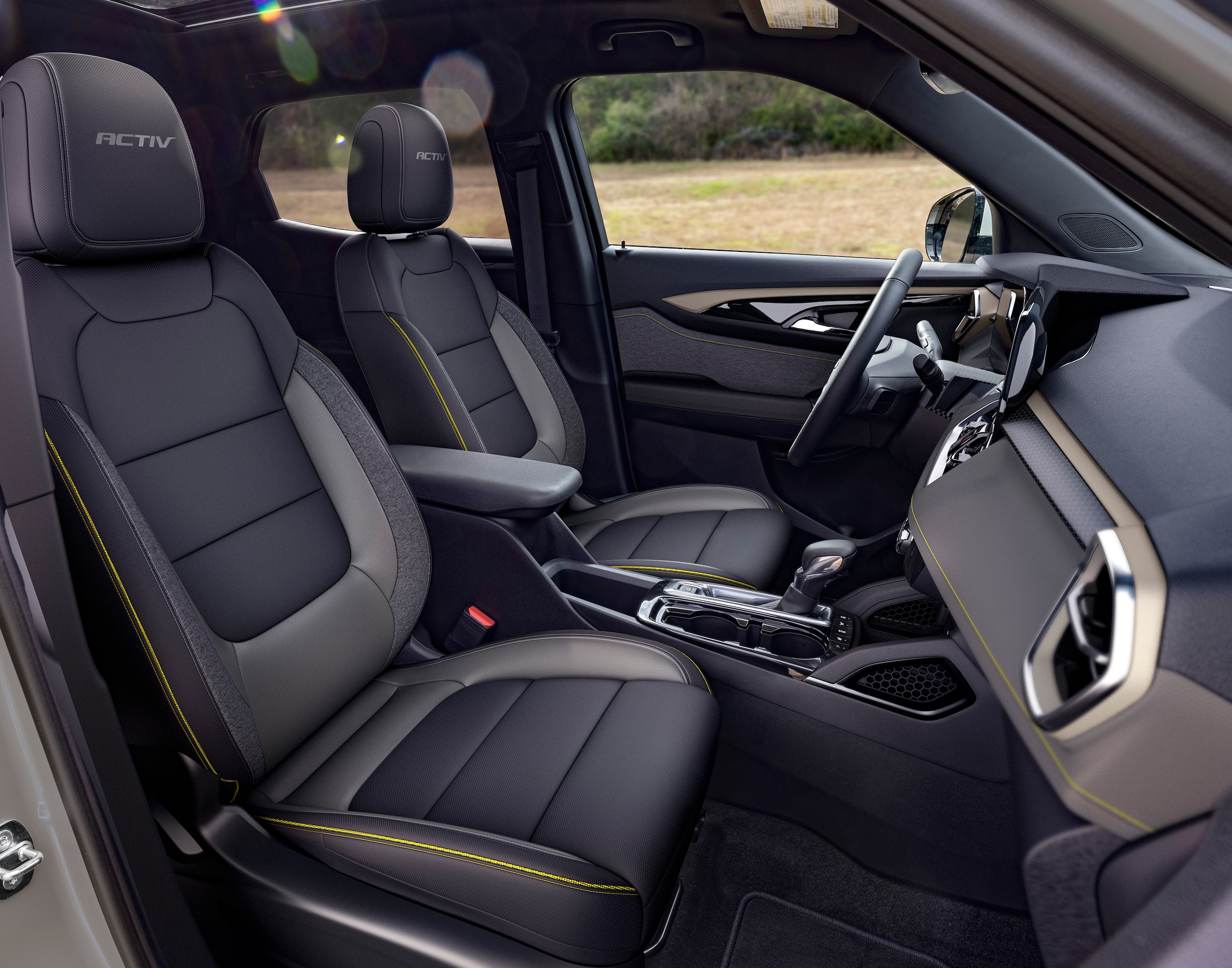 Front seat interior view of new Chevy Trailblazer.