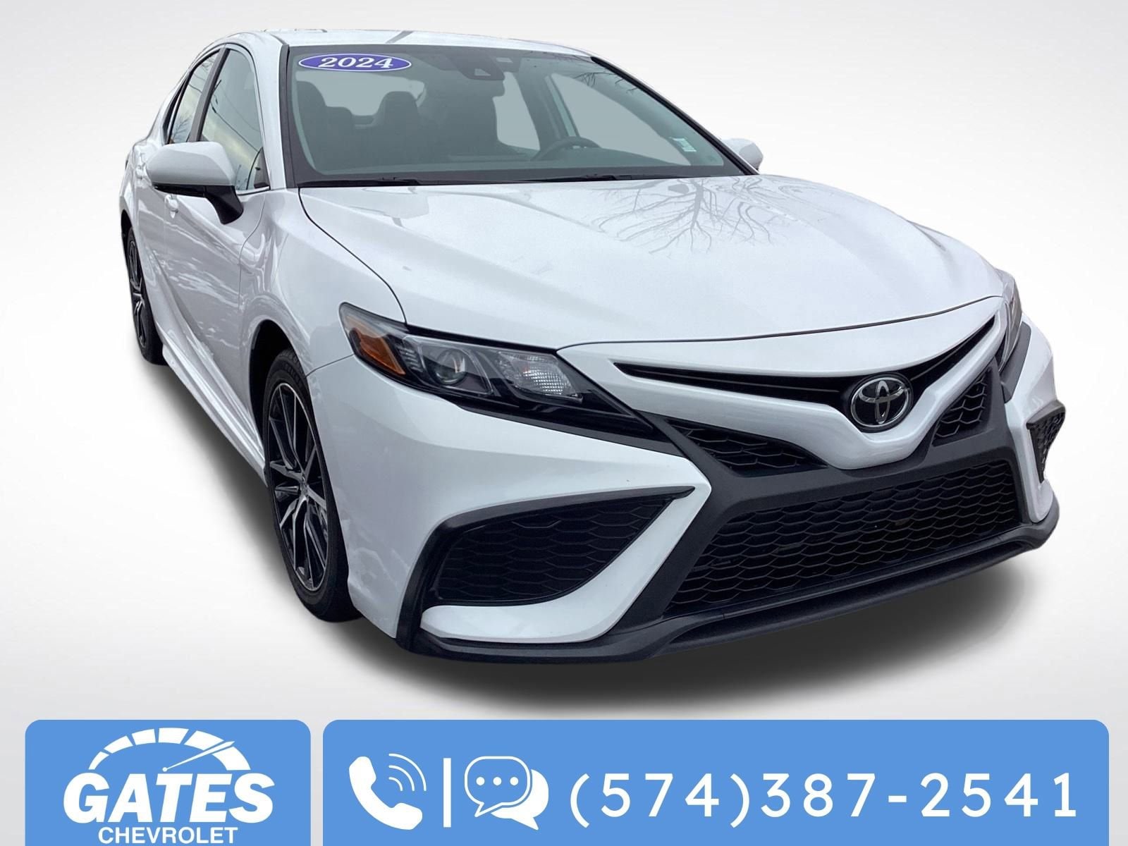 2024 Toyota Camry SE's photo