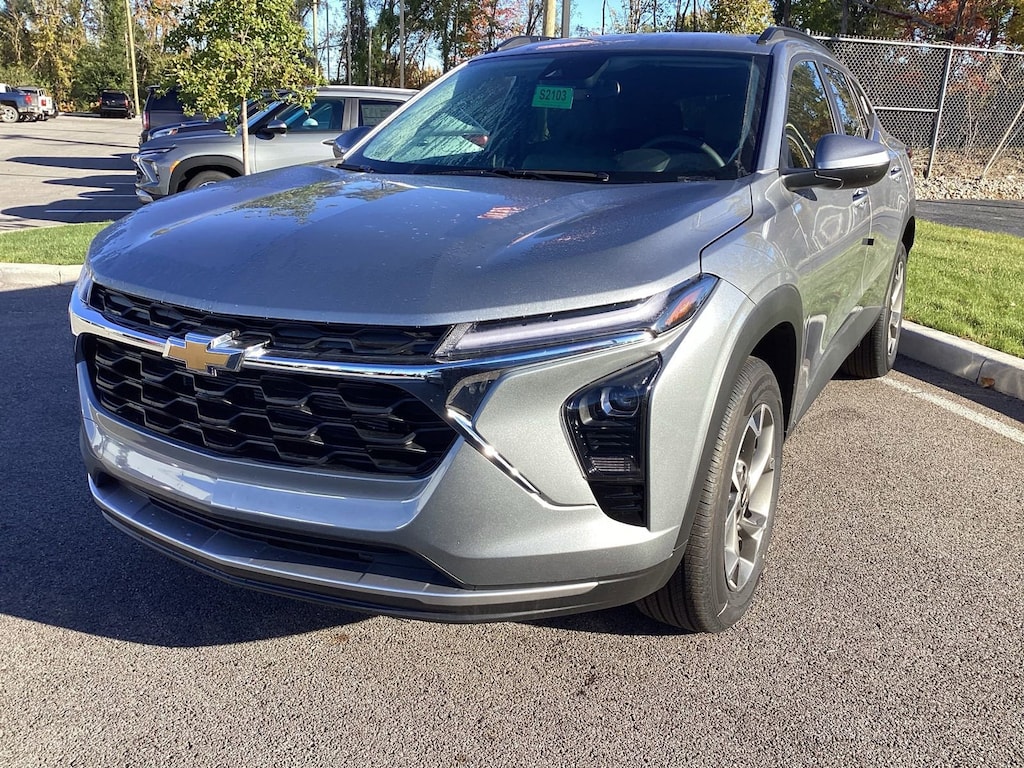 New 2025 Chevrolet Trax LT SUV