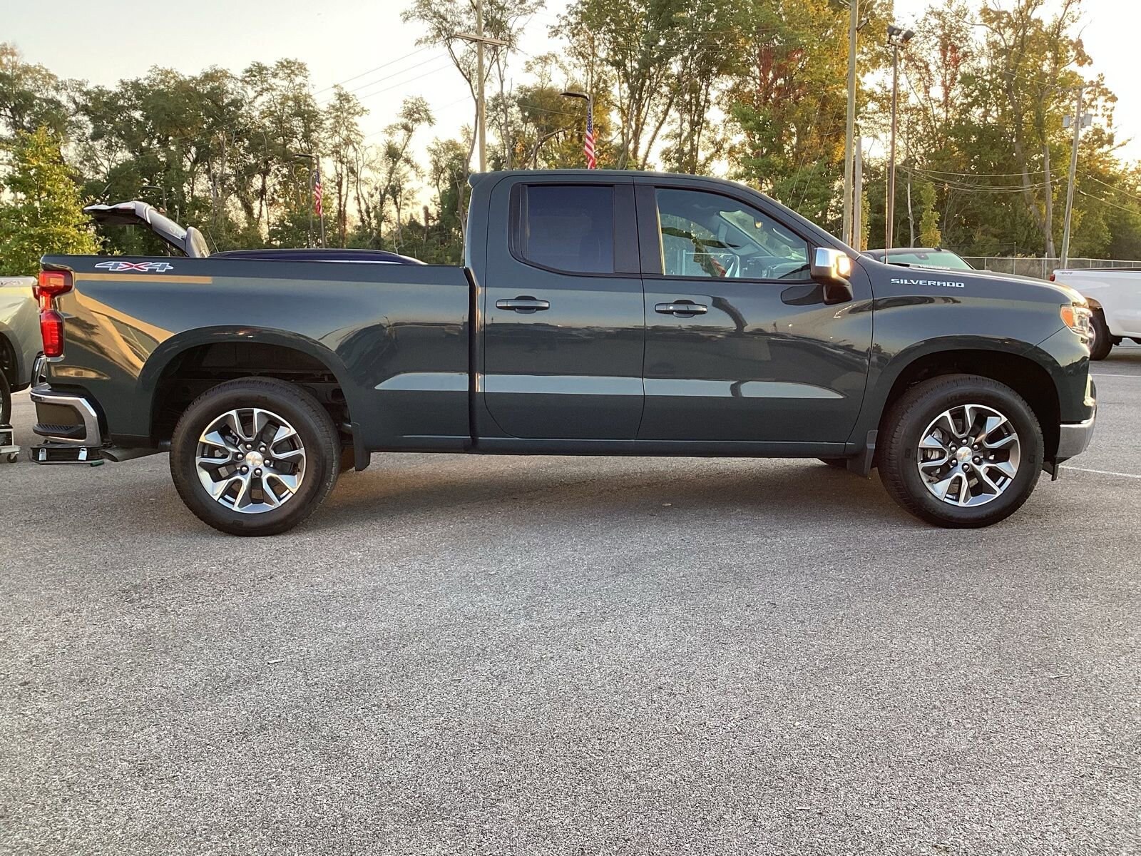 2026 Chevrolet Silverado 1500 LT photo 4