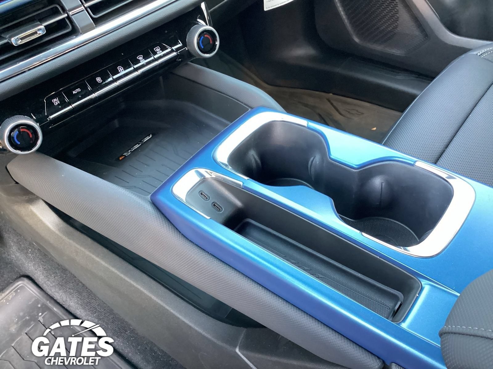 2025 Chevrolet Equinox EV 1LT - Photo 12