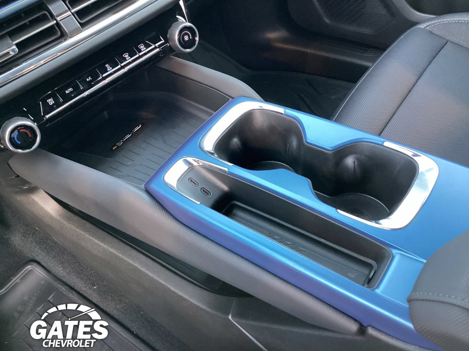 2025 Chevrolet Equinox EV 1LT - Photo 12