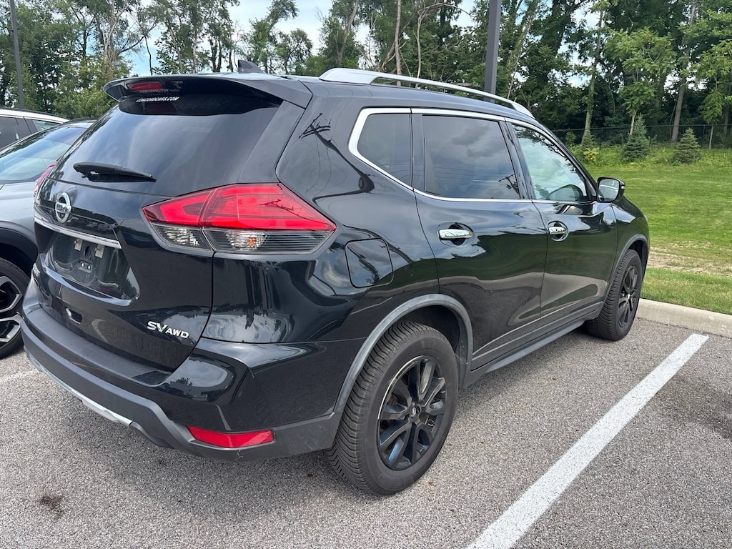 Used 2017 Nissan Rogue SV