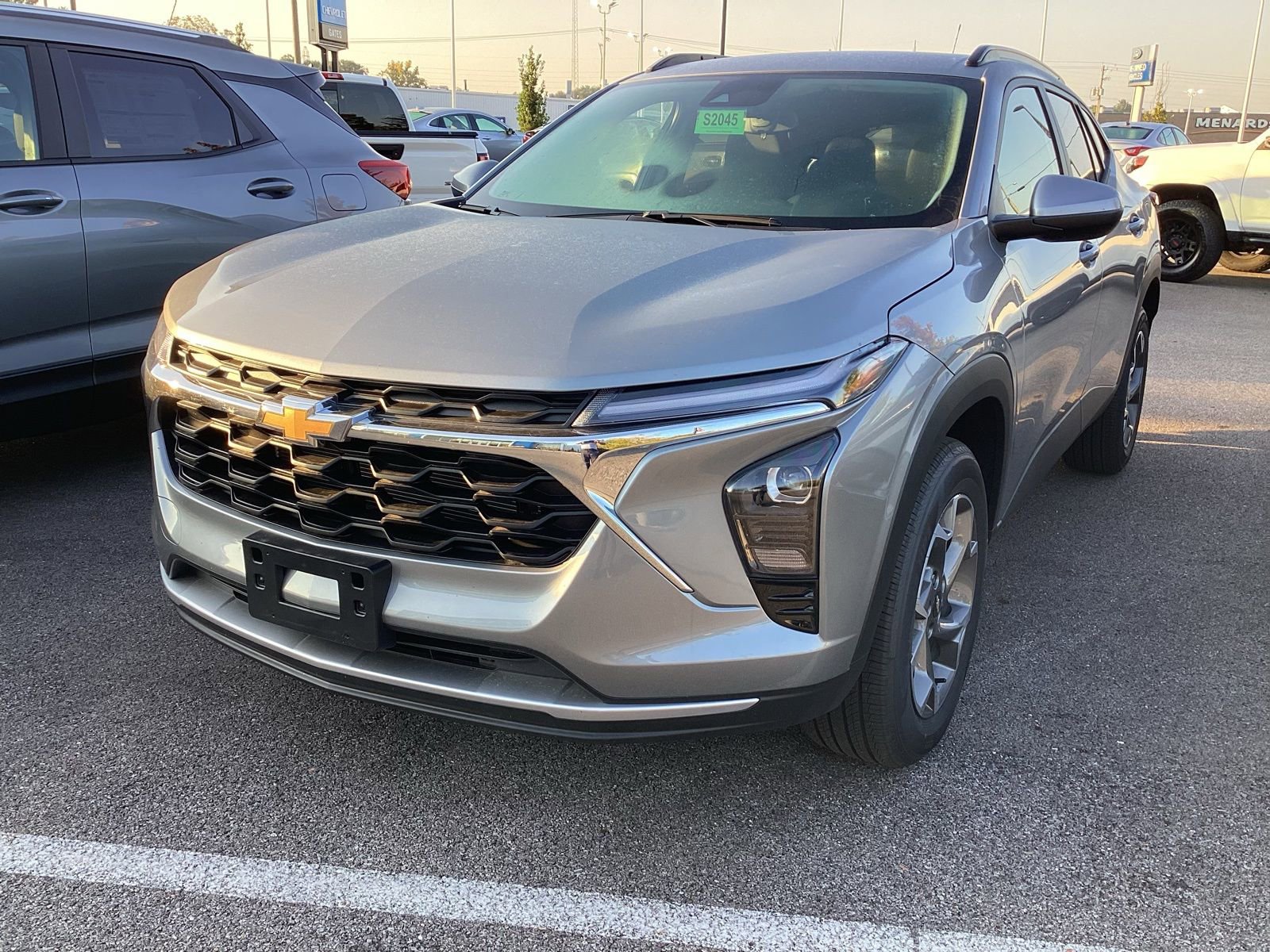 2025 Chevrolet Trax LT photo 2