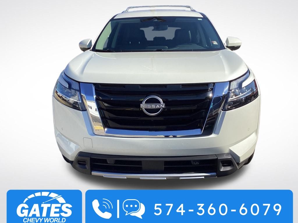 2023 Nissan Pathfinder SL photo 2