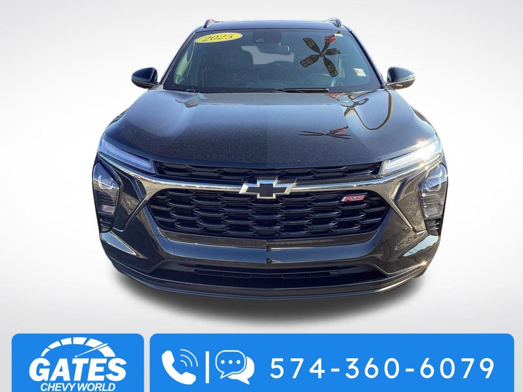 2025 Chevrolet Trax photo 2