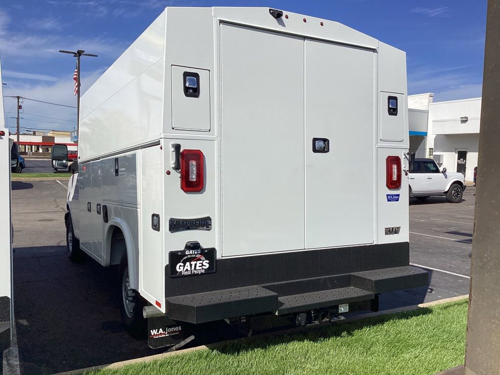 2025 Chevrolet Express 3500 Cutaway Van photo 3