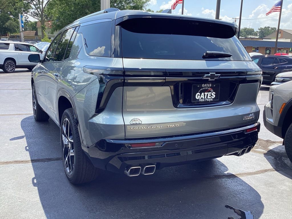 2026 Chevrolet Traverse High Country photo 2
