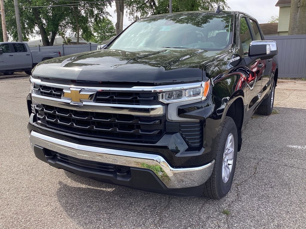 2025 Chevrolet Silverado 1500 LT photo 2