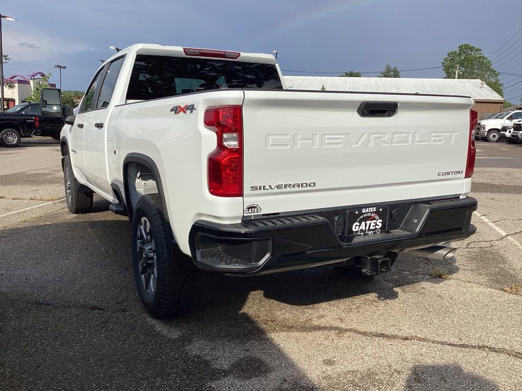 2025 Chevrolet Silverado 2500HD Custom photo 3