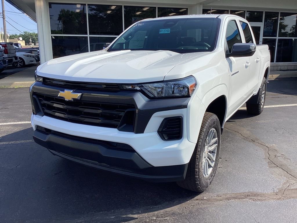 2025 Chevrolet Colorado Work Truck LT photo 2