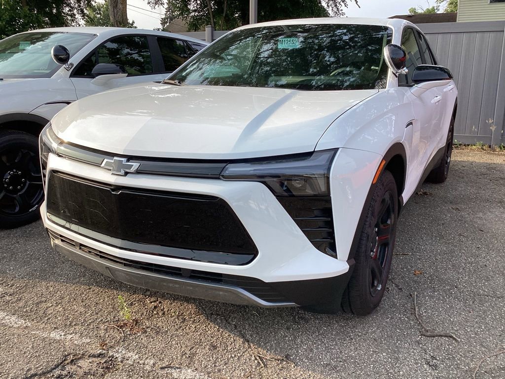 2025 Chevrolet Blazer EV photo 2