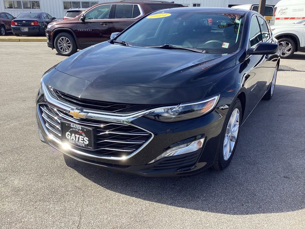 2024 Chevrolet Malibu 1LT photo 2