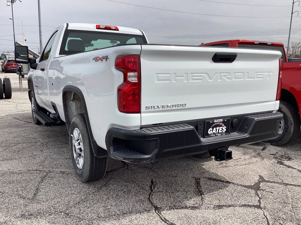 2025 Chevrolet Silverado 2500HD photo 3