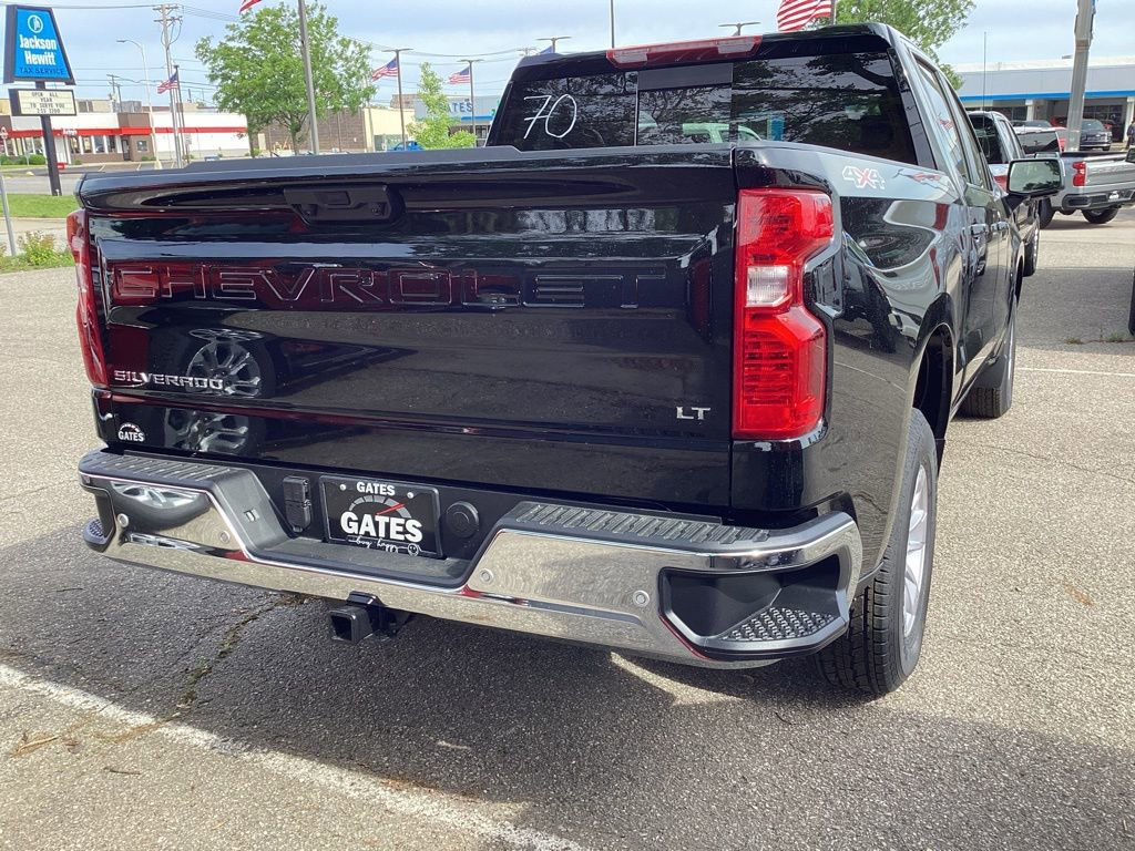 2025 Chevrolet Silverado 1500 LT photo 4
