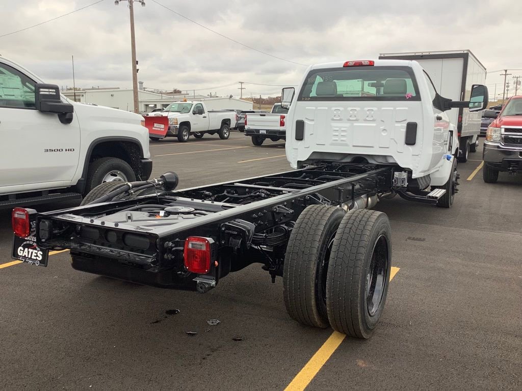 2024 Chevrolet Silverado 4500HD Work Truck photo 4