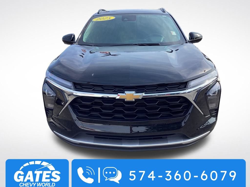 2025 Chevrolet Trax LT photo 2