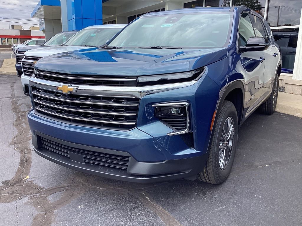 2026 Chevrolet Traverse photo 2