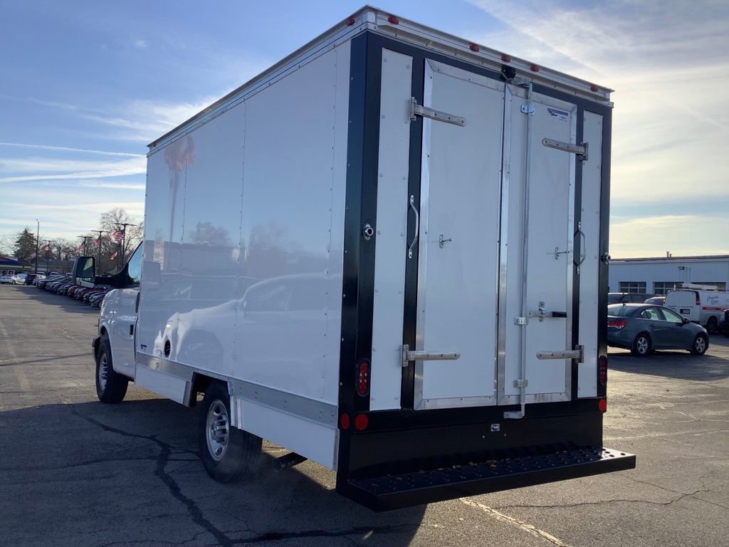 2024 Chevrolet Express 3500 Work Van photo 4