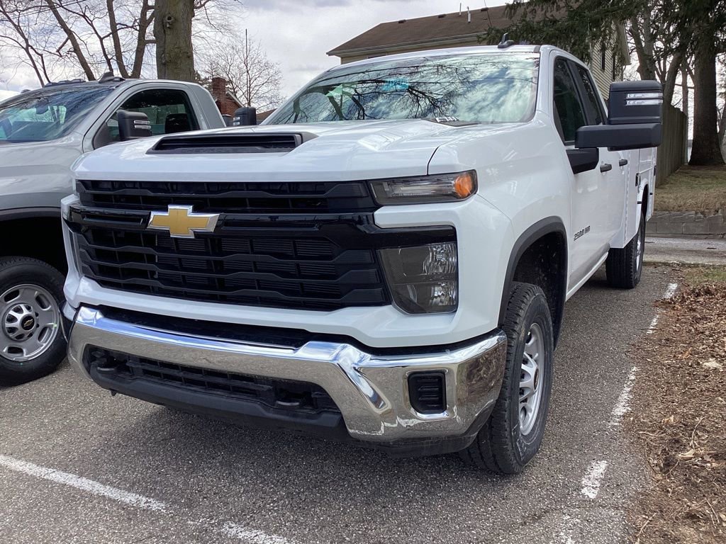 2025 Chevrolet Silverado 2500HD photo 2
