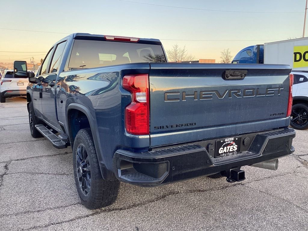 2025 Chevrolet Silverado 2500HD Custom photo 3