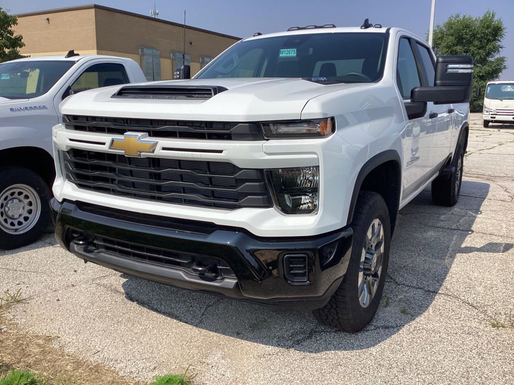2025 Chevrolet Silverado 2500HD Custom photo 2