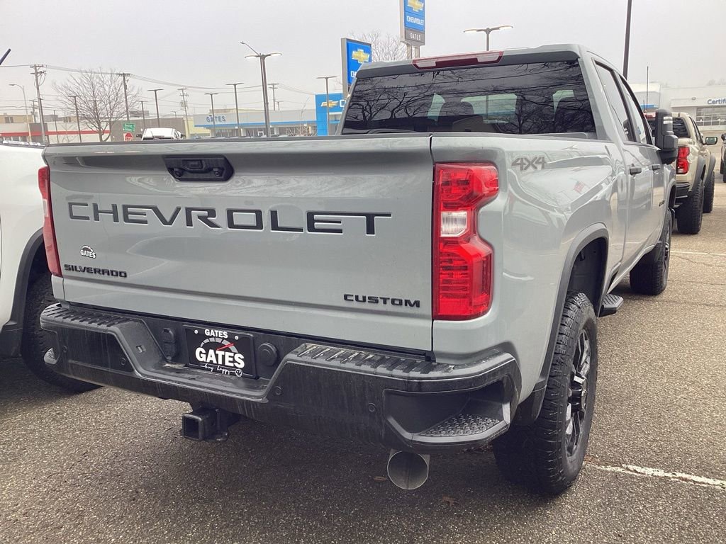 2025 Chevrolet Silverado 2500HD Custom photo 4