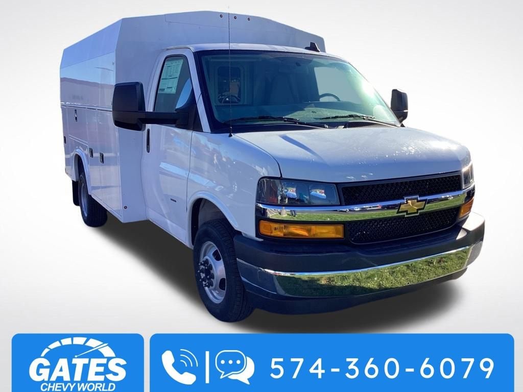 2025 Chevrolet Express Cutaway Base's photo