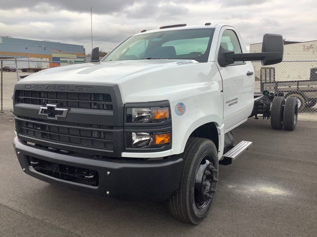 2024 Chevrolet Silverado 4500HD Work Truck photo 2