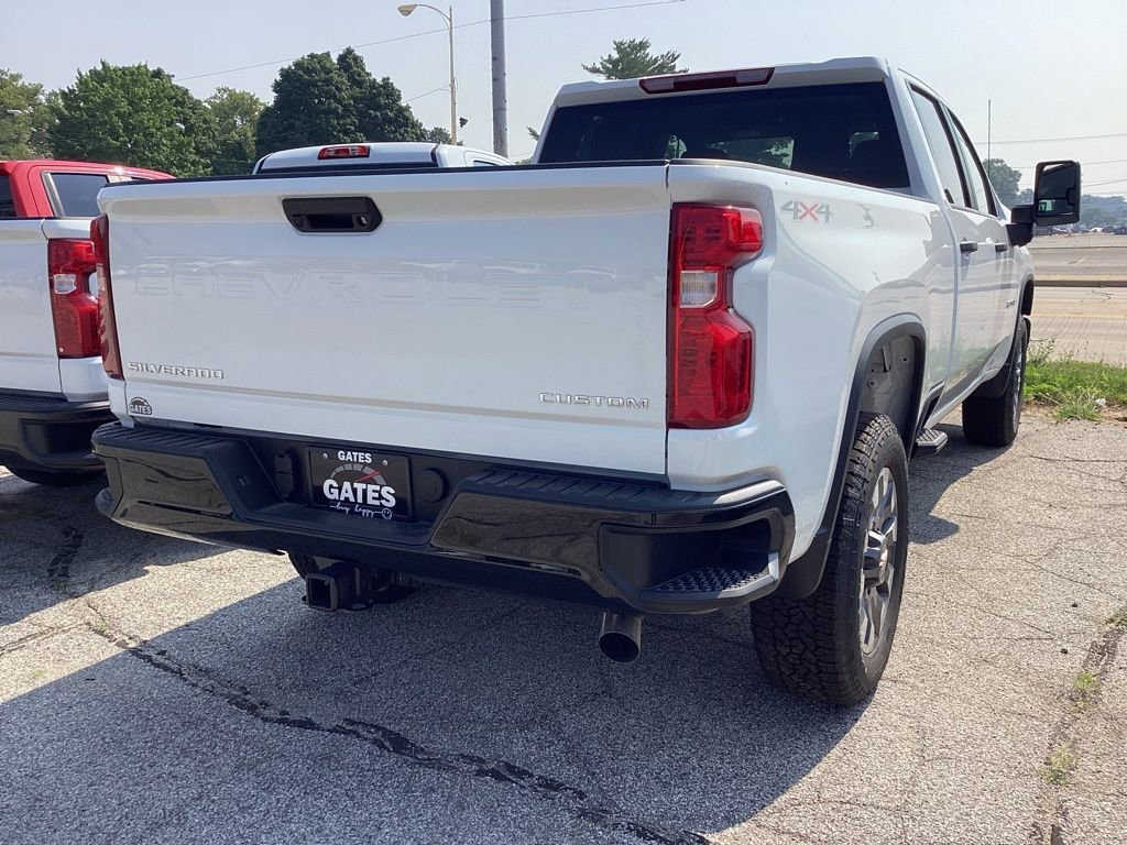 2025 Chevrolet Silverado 2500HD Custom photo 4