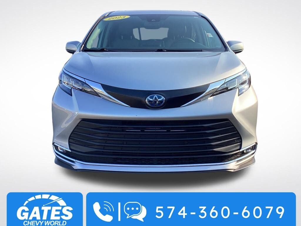 2023 Toyota Sienna XLE photo 2