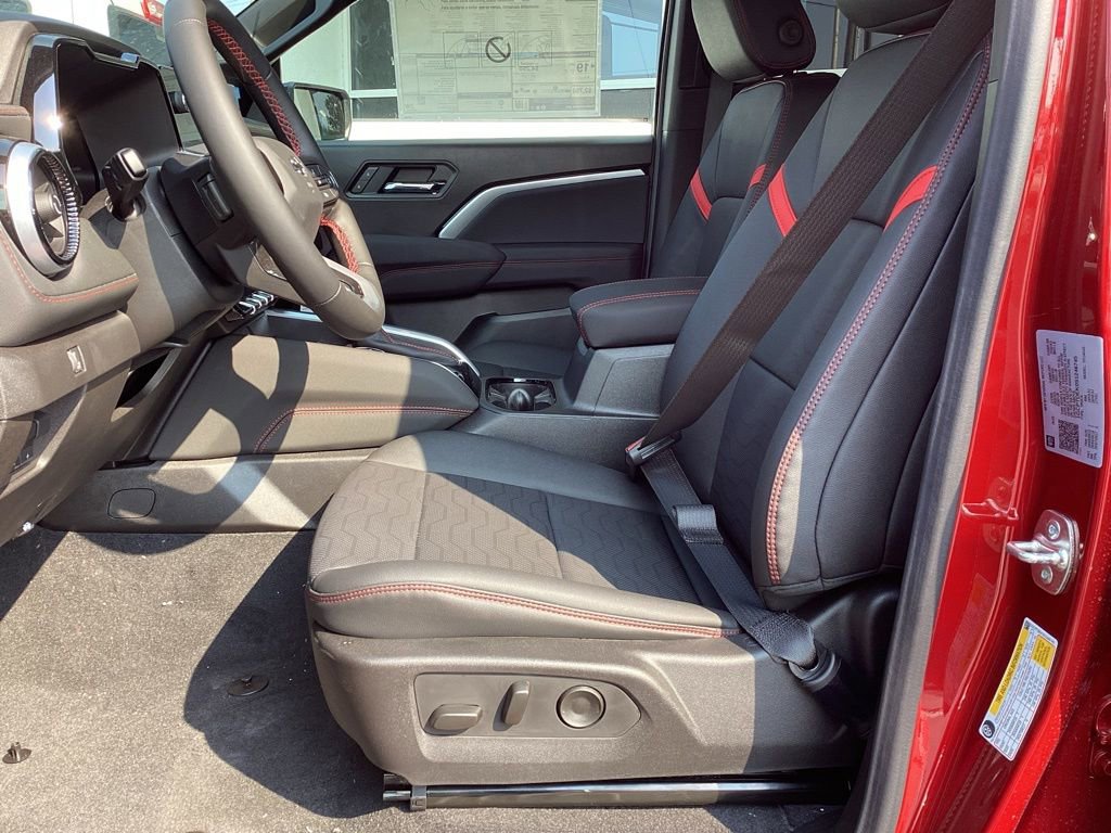2025 Chevrolet Colorado Z71 photo 3
