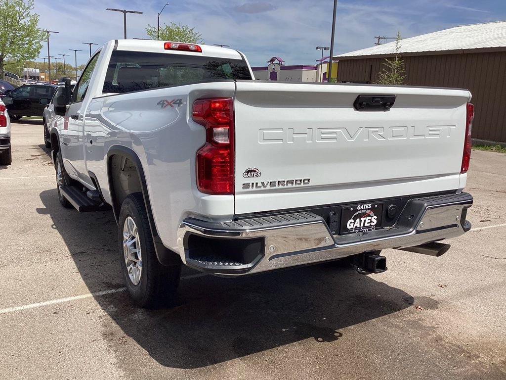 2025 Chevrolet Silverado 2500HD photo 3