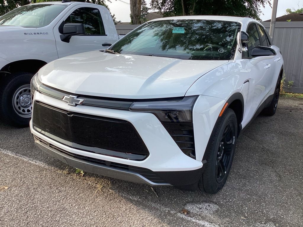2025 Chevrolet Blazer EV photo 2