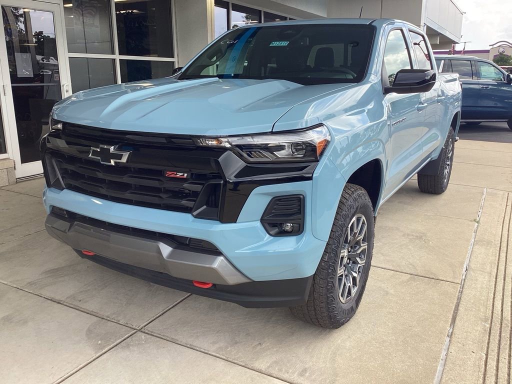2025 Chevrolet Colorado Z71 photo 2