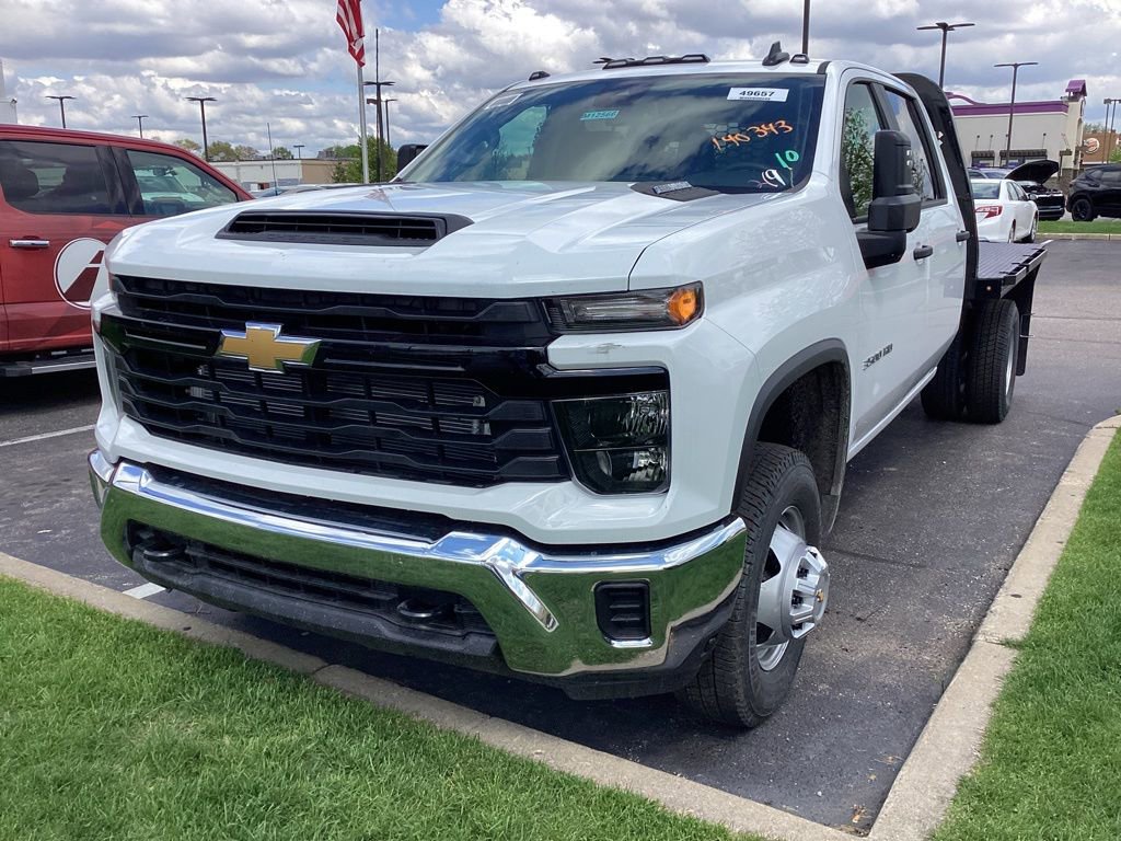 2025 Chevrolet Silverado 3500HD Work Truck photo 2