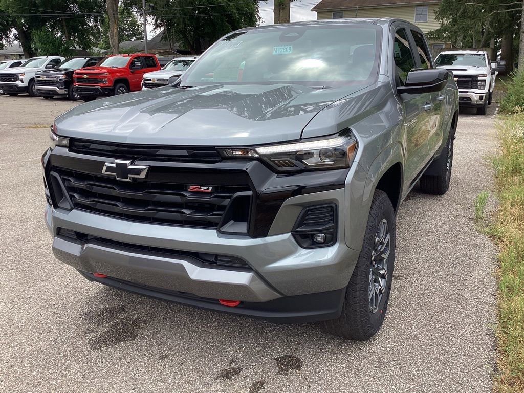 2025 Chevrolet Colorado Z71 photo 2