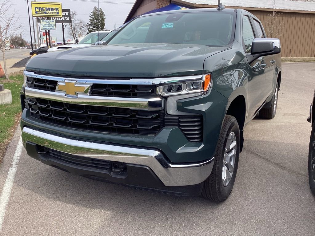 2025 Chevrolet Silverado 1500 LT photo 2