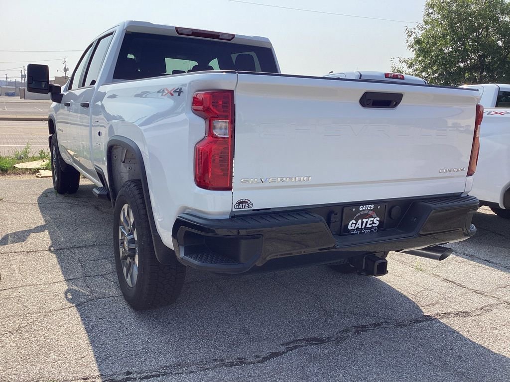2025 Chevrolet Silverado 2500HD Custom photo 3