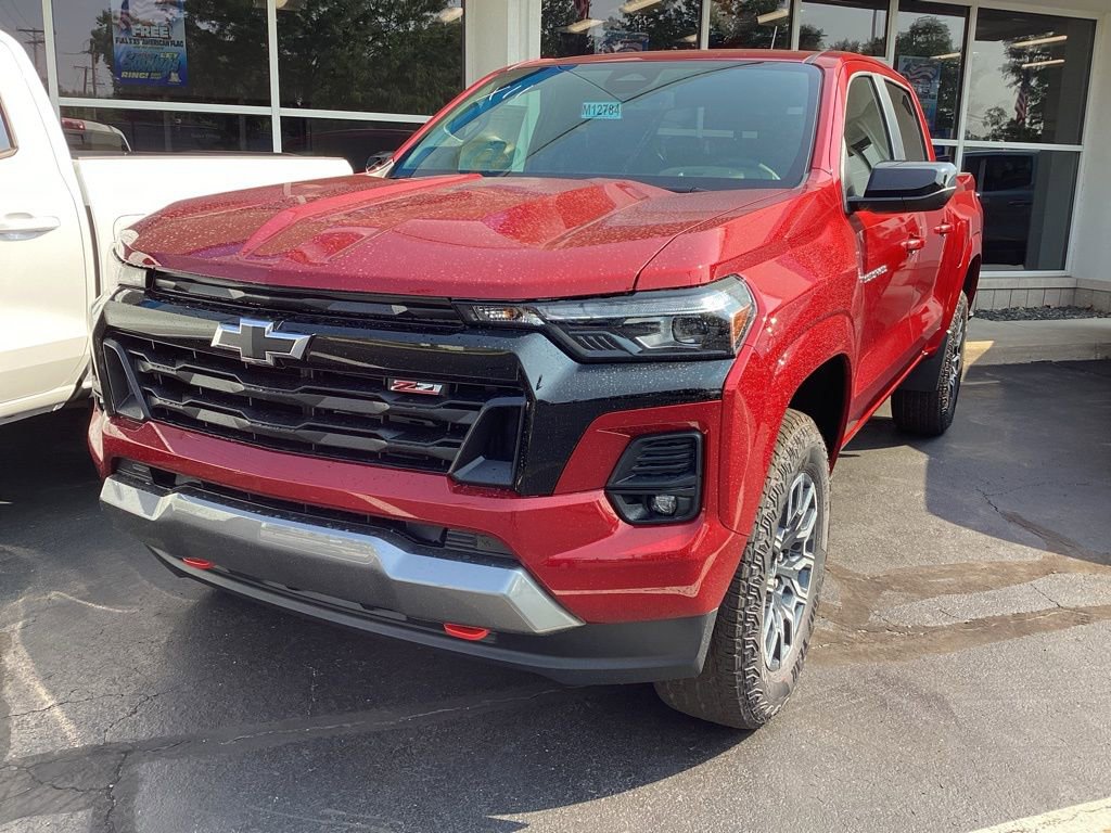 2025 Chevrolet Colorado Z71 photo 2