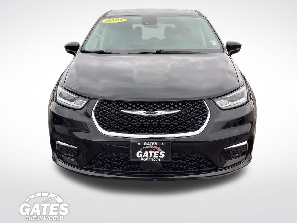 Used 2024 Chrysler Pacifica Touring L Van Passenger Van